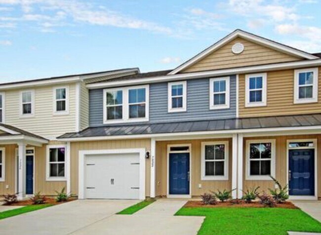 Building Photo - 7822 Montview Rd