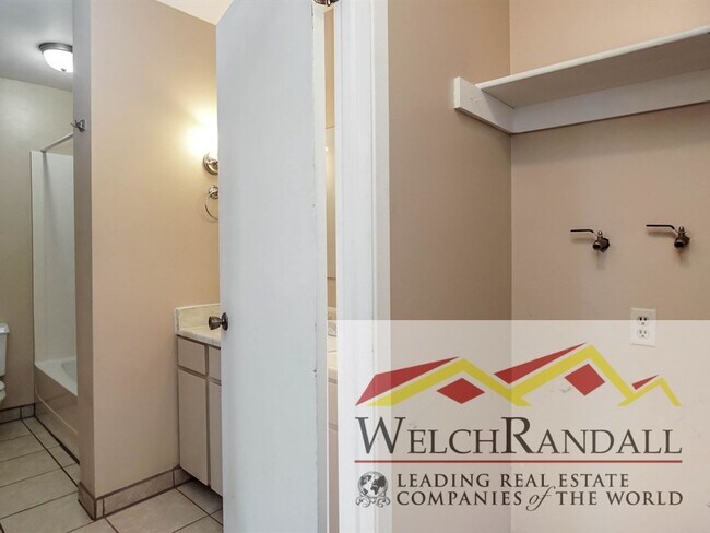 Building Photo - Your Roy Condo Retreat – 2 Bed, 1 Bath, Mo...