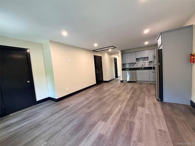 Building Photo - 268 Carpenter Ave