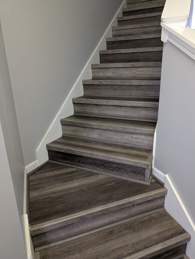 Building Photo - 1966 Alinda Ave