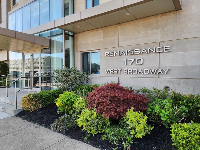 Primary Photo - 170 W Broadway