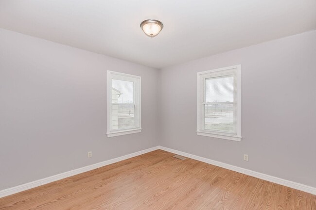 Building Photo - 2 bedroom 1 bath home