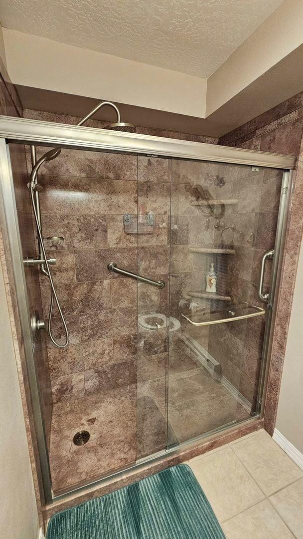 Building Photo - Condo located near the lake- Available NOW until July 31st, 2026. Available again September 1st, ...