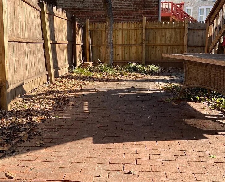 Building Photo - 404 New Jersey Ave SE