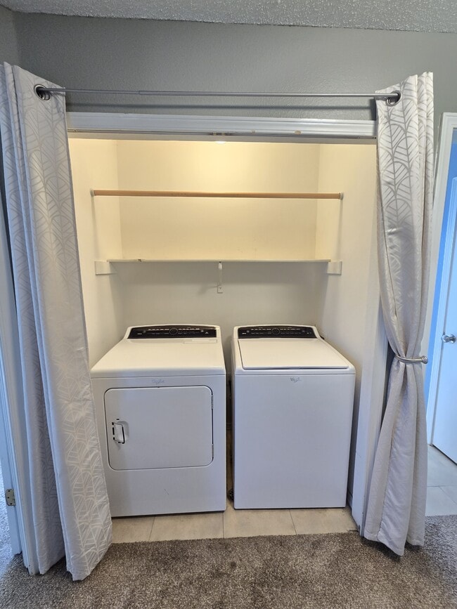 Building Photo - 4280 Solarglen Dr