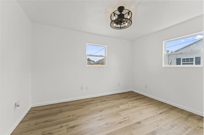 Building Photo - 2420 Woodman Dr