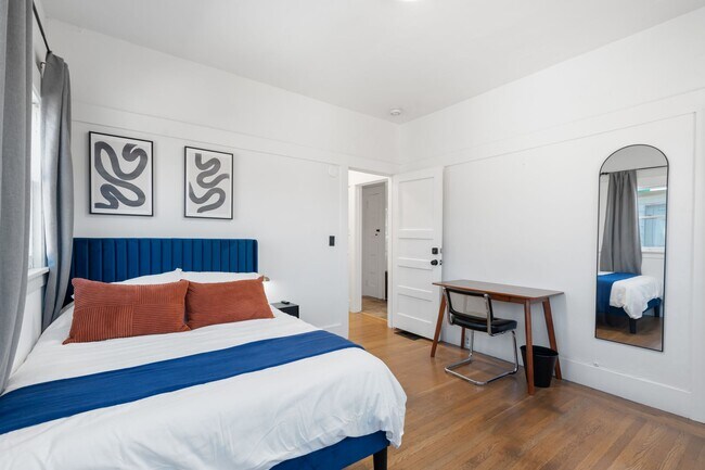 Building Photo - REMODELED HUGE BRIGHT 2400sf 4BR/3.5BA Havenscourt Split Level Home w Cottage AVAIL NOW