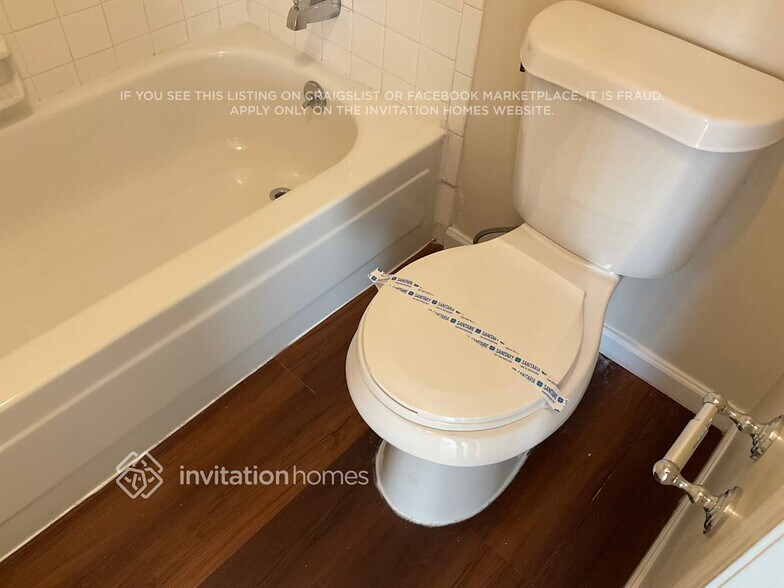 Building Photo - 1811 S Quebec Way