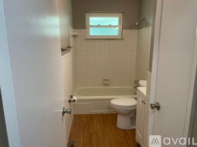 Building Photo - 3 Bedroom 2 Bathroom House In Cincinnati W...