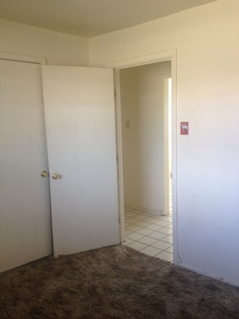 Building Photo - CORNER LOT- HAS FIREPLACE AND A DEN