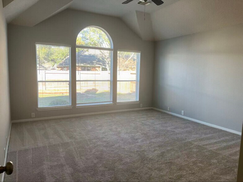 Building Photo - 7411 Maple Run Dr