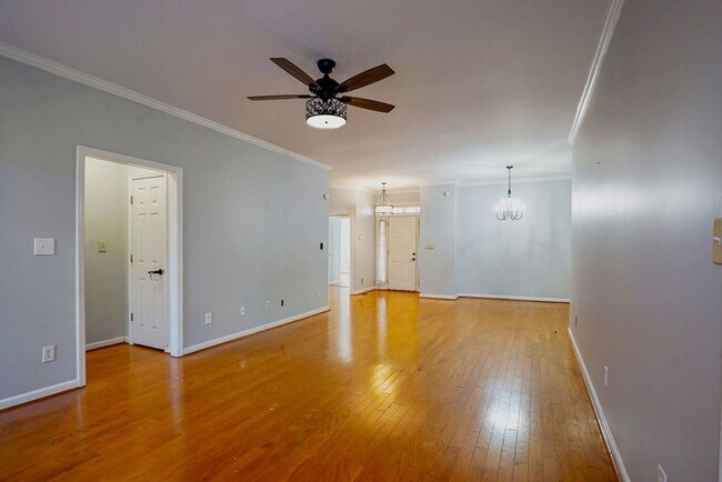 Building Photo - Convenient 3BR/2BA in Homewood