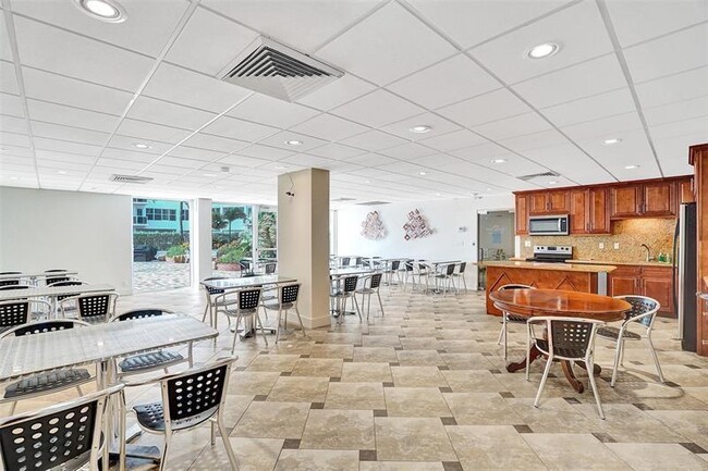 Building Photo - 3750 Galt Ocean Dr