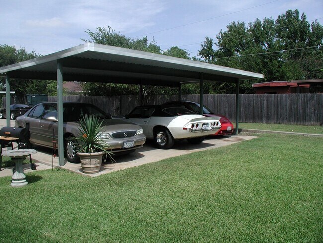 Building Photo - 4000 Scruggs Dr