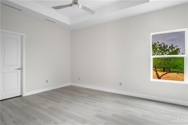 Building Photo - 2609 E Solar Dr