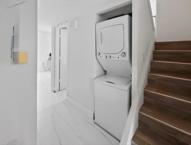 Building Photo - 8401 W Sample Rd