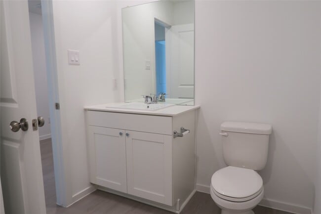 Building Photo - 908 Woodhaven Lks Dr