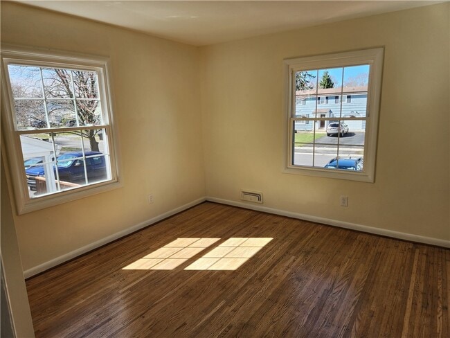 Building Photo - 206 Mason Ave