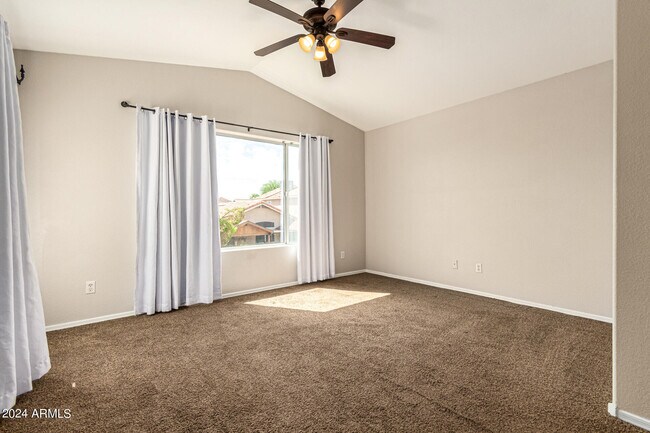 Building Photo - 3223 E Poinsettia Dr