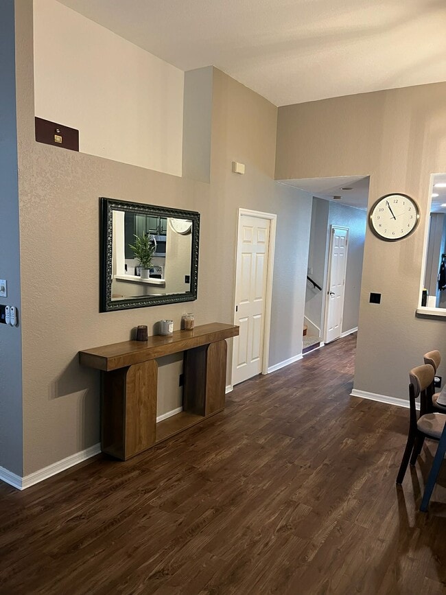 Building Photo - 7575 Meadow Lakes Dr