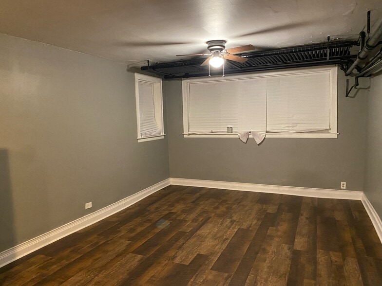 Spacious living room - 8425 S Marquette Ave