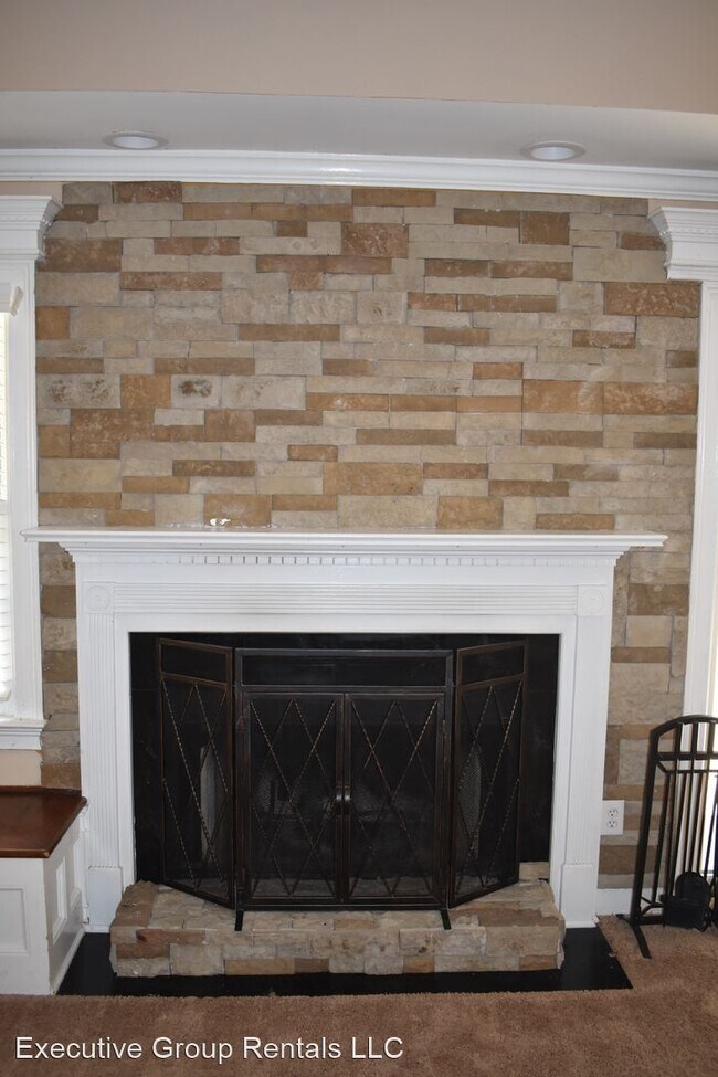 Building Photo - 4 br, 3.5 bath House - 8585 Midland Road