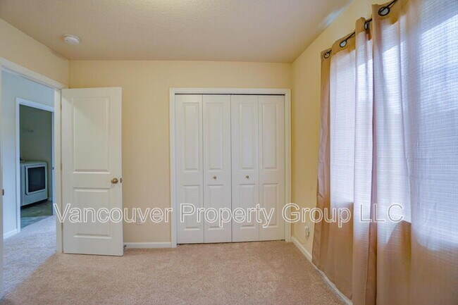 Building Photo - 2733 S Red Tail Loop