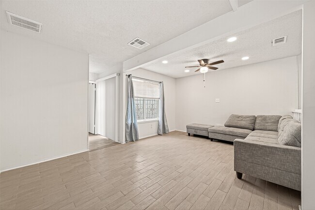 Building Photo - 13040 Greenway Chase Ct