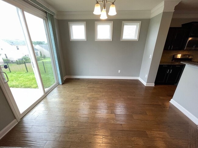 Building Photo - Large Home East Jefferson For Rent