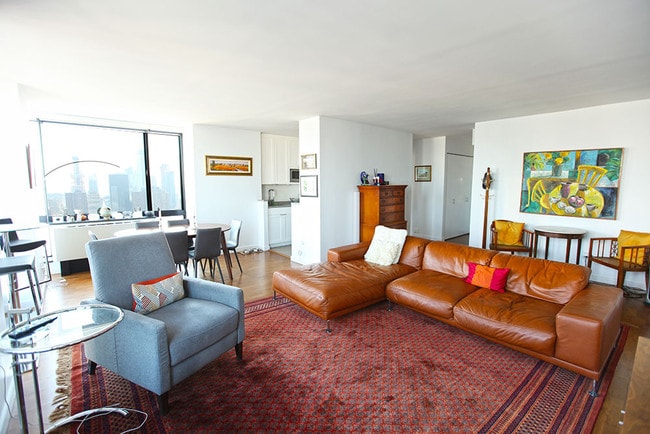 Building Photo - 30 West 60th Street