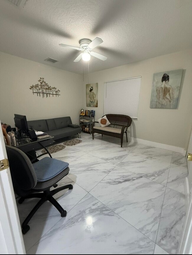 Building Photo - 1082 SW Bellevue Ave