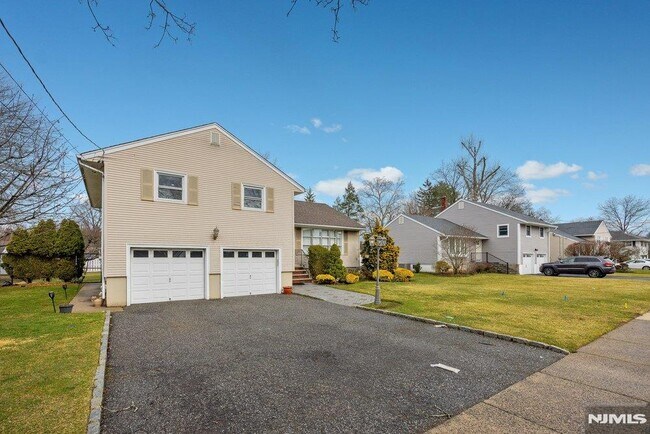 Building Photo - 327 Webster Dr