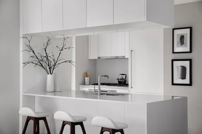 Building Photo - 99 Hudson St