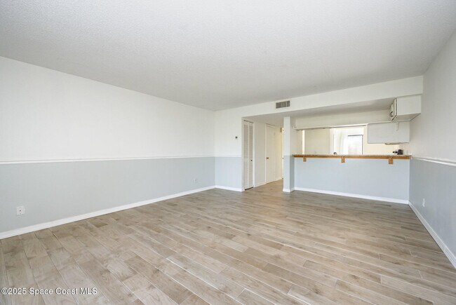 Building Photo - 2230 Golf Isle Dr