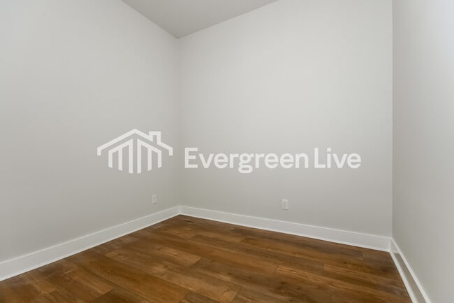 Building Photo - 134 Bloomsbury St