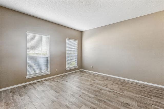 Building Photo - 2 Rivercrest Ct