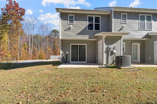 Building Photo - 2-Bed End Unit Townhome in Clayton