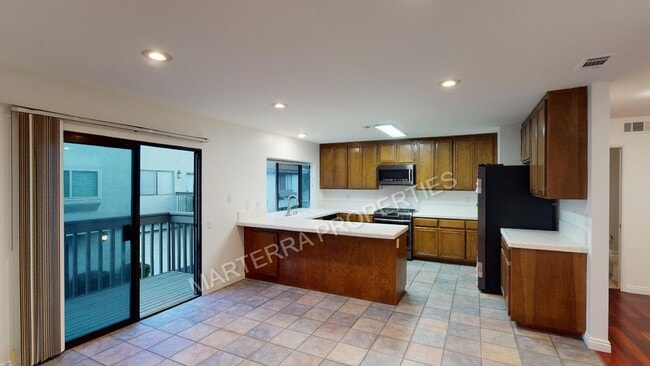 Building Photo - Beautiful 2-Bedroom, 2.5-Bathroom Townhome...