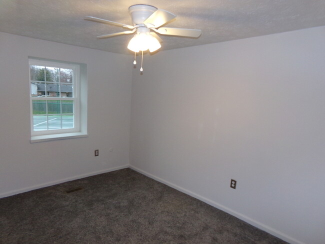 Building Photo - Updated 3 Bed 2.5 Bath Centerville Condo