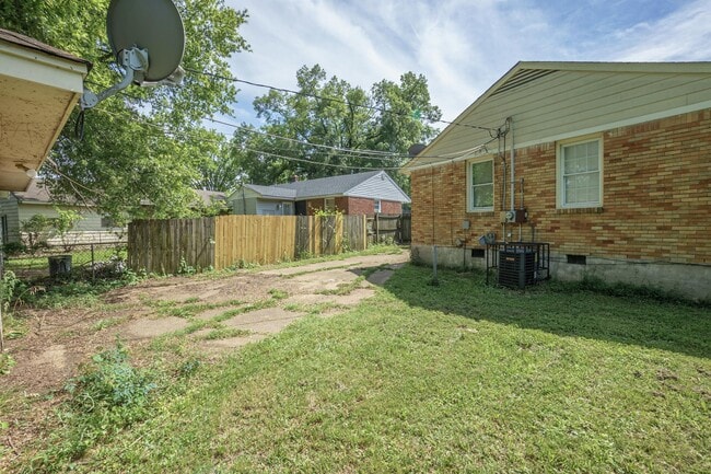 Building Photo - 1024 Mendenhall Cove