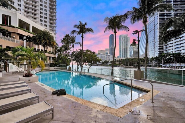 Building Photo - 901 Brickell Key Blvd