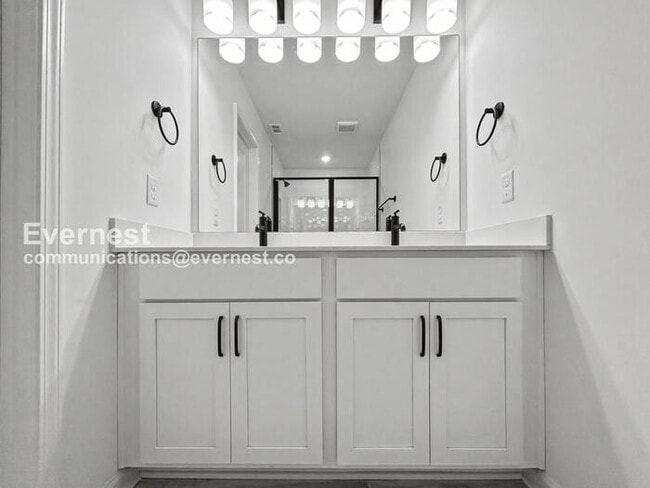 Building Photo - 456 Blair Rd