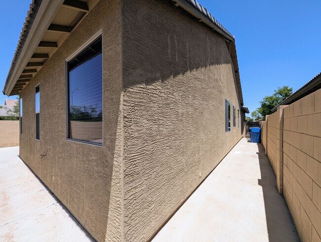 Building Photo - 3731 W St Kateri Dr