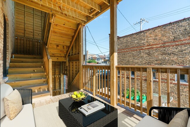 Building Photo - 2732 W Belmont Ave