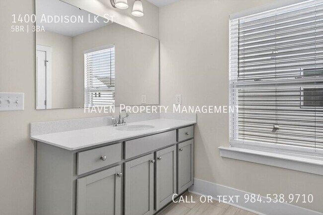 Building Photo - 1400 Addison Lk St