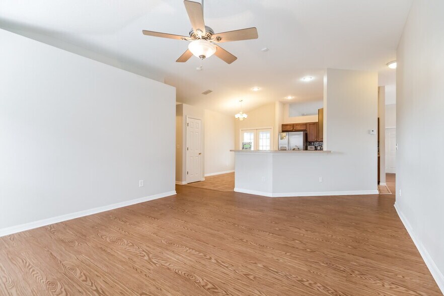 Building Photo - 819 Shore Breeze Way