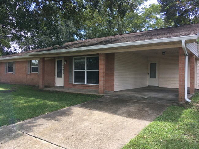 Building Photo - 659 Meadow Dr