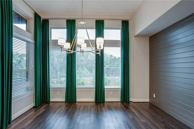 Building Photo - 820 Anahuac Dr