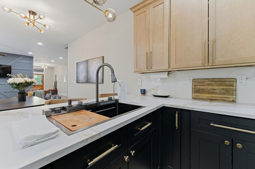 Building Photo - 907 Beecher St SW