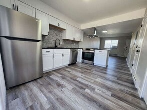 Building Photo - Remodeled 2-Bedroom Townhome!